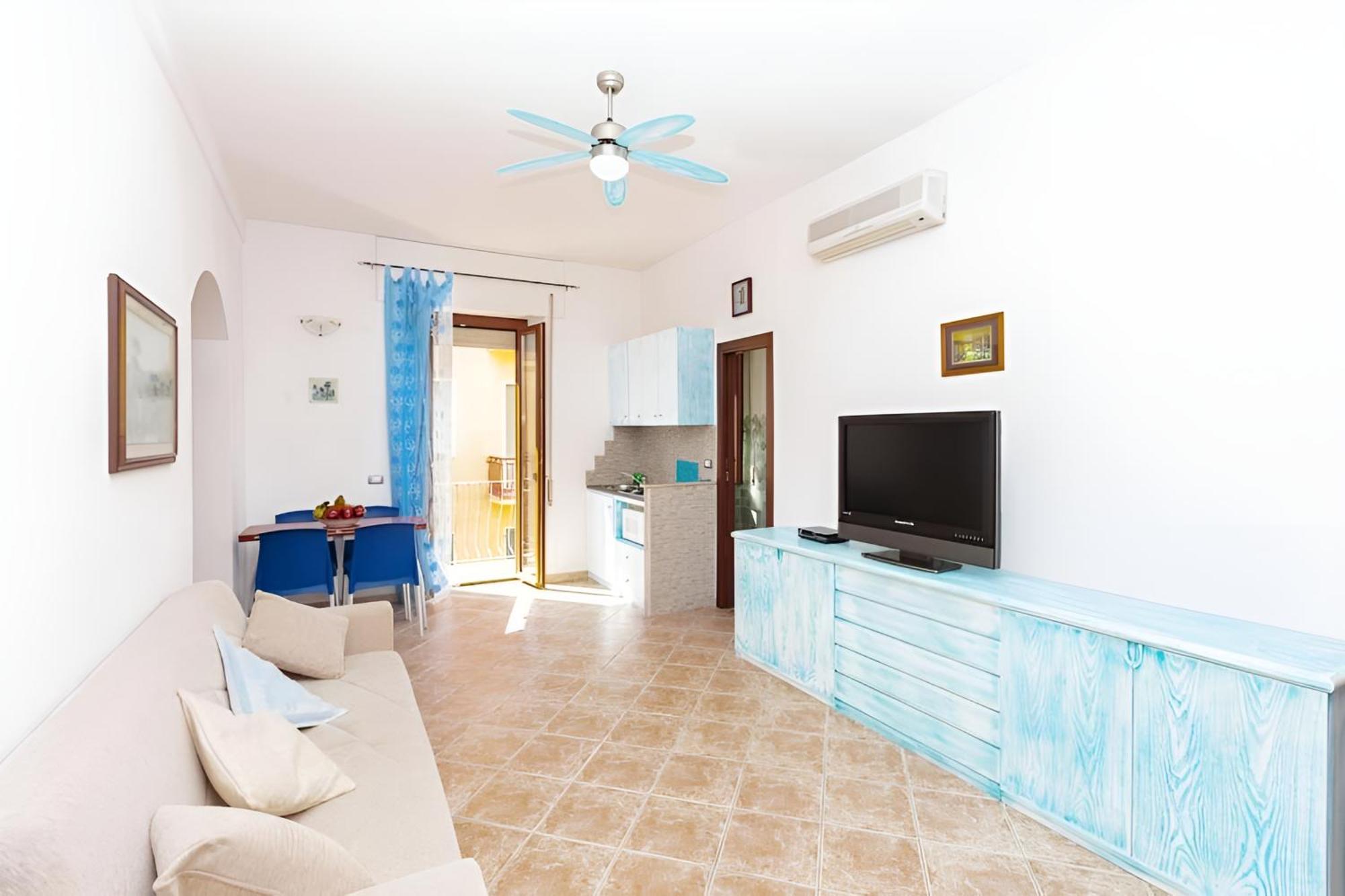 Splendido Appartamento In Pieno Centro Dell'Isola 马达莱纳 外观 照片
