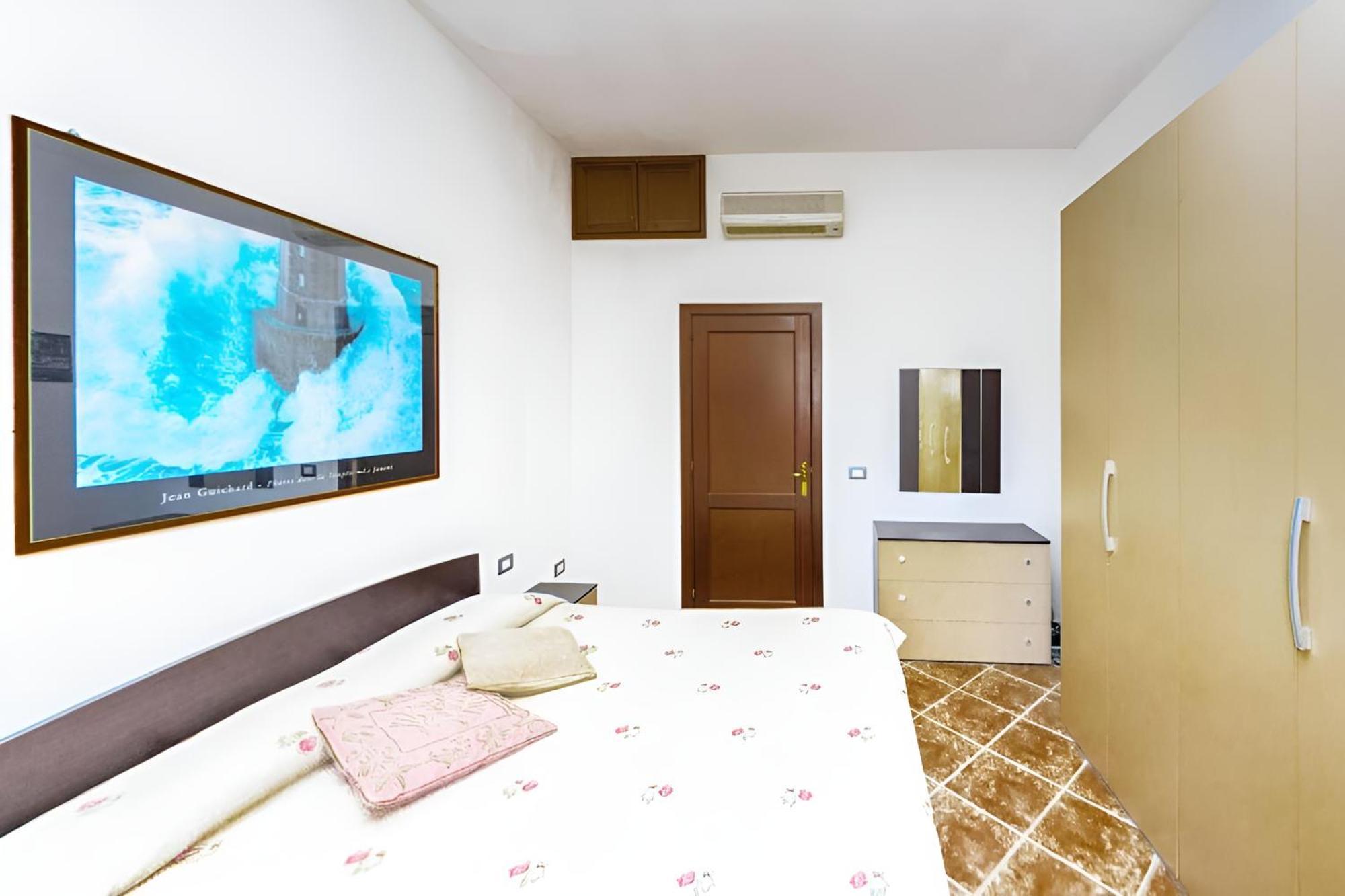 Splendido Appartamento In Pieno Centro Dell'Isola 马达莱纳 外观 照片